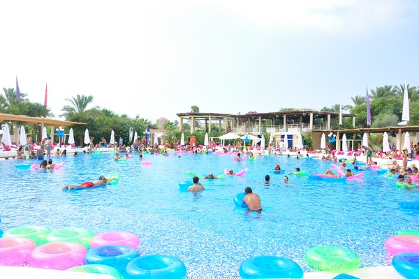 Pool Party at Edde Sands